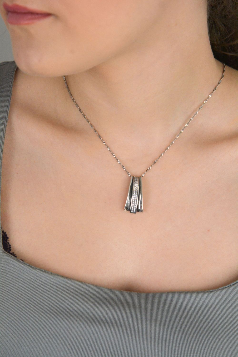 Zawieszka srebrna blaszka z cyrkoniami pr 925, DIA-ZAW-12835-925.jpg