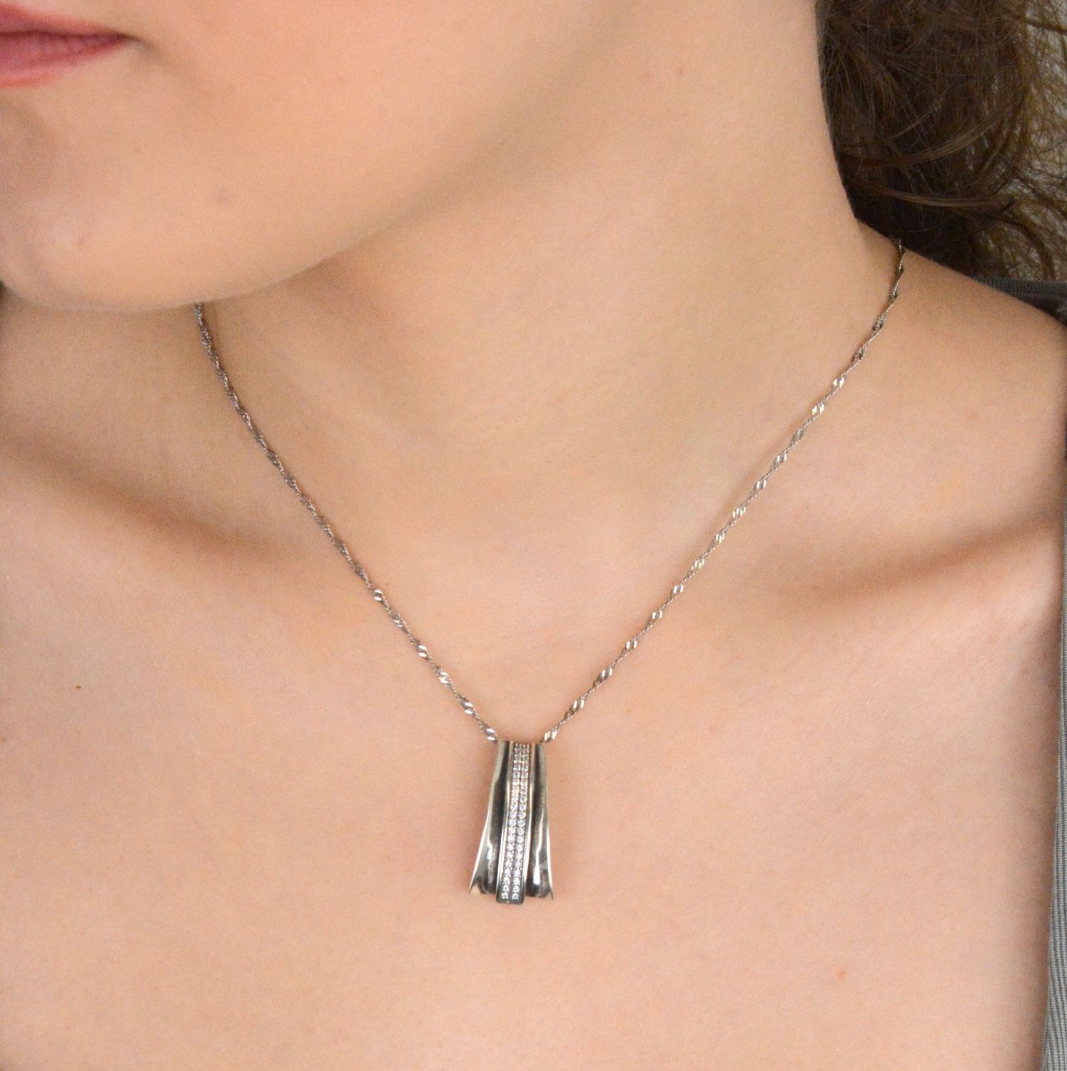 Zawieszka srebrna blaszka z cyrkoniami pr 925, DIA-ZAW-12835-925.jpg