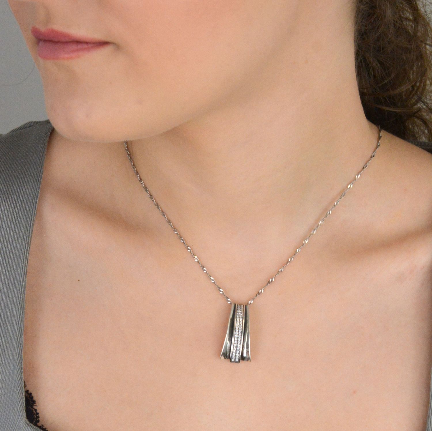 Zawieszka srebrna blaszka z cyrkoniami pr 925, DIA-ZAW-12835-925.jpg