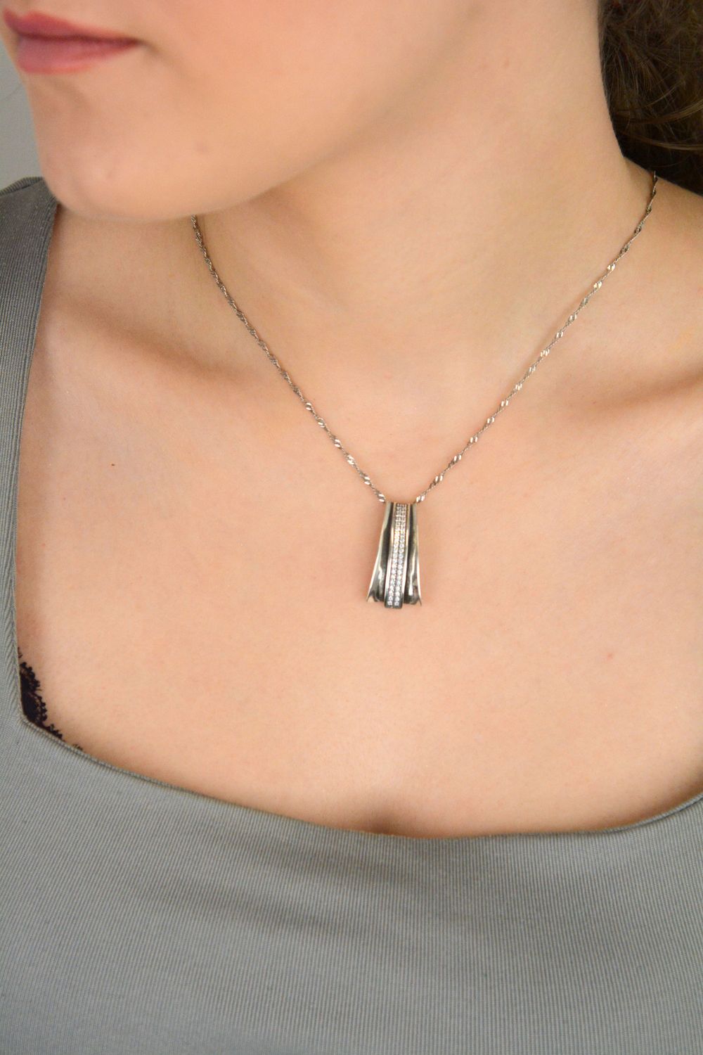 Zawieszka srebrna blaszka z cyrkoniami pr 925, DIA-ZAW-12835-925.jpg