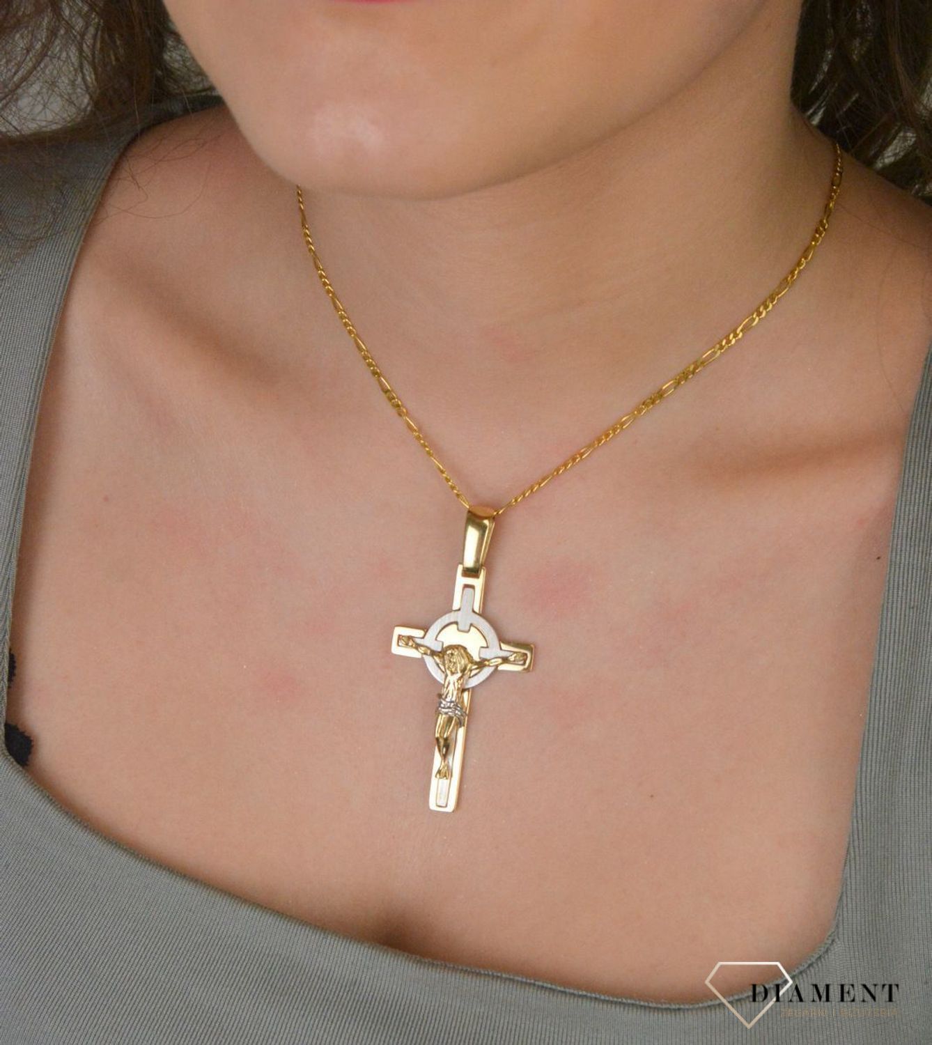 Zawieszka złota krzyż z wizerunkiem Jezusa pr 585, DIA-ZAW-12910-585 Złoty wisiorek krzyżyk, wykonany z żółtego i białego złota. Biżuteria sakralna. Wisiorek wykonany z największą 1.jpg