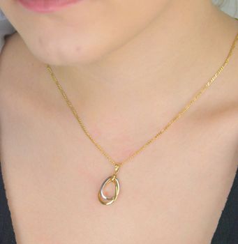 Złota zawieszka damska w kształcie łezki, zdobiona białym złotem, próba 585, 1,63 g, długość 2,7 cm, szerokość 1,3 cm. Elegancka biżuteria dla kobiet (2).JPG