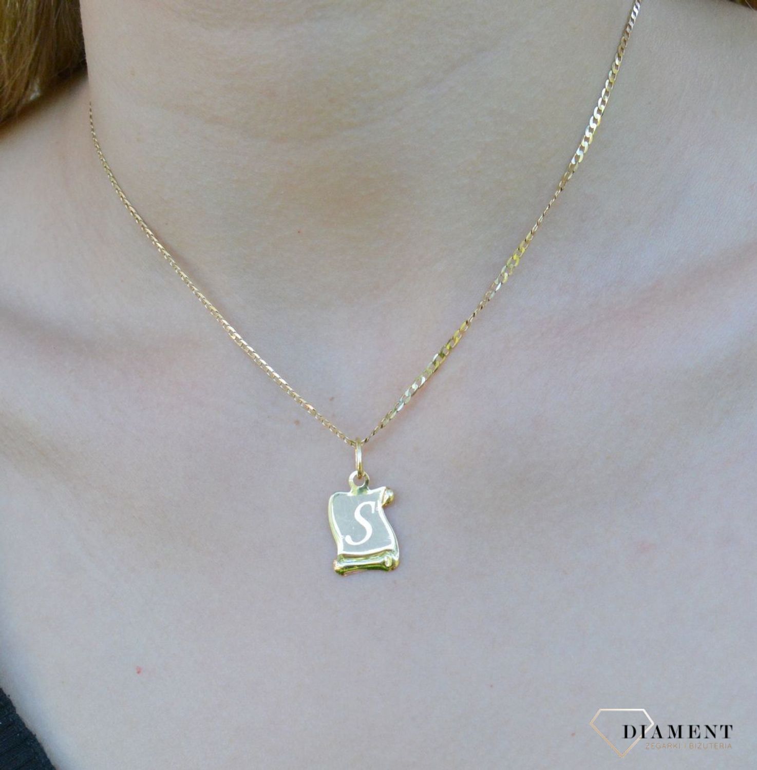 Złota zawieszka literka S na papirusie GR VI literka Sd.jpg