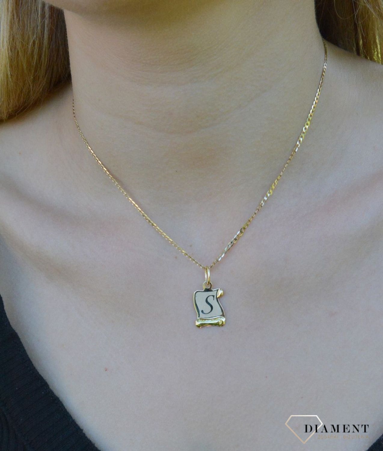 Złota zawieszka literka S na papirusie GR VI literka Sd.jpg