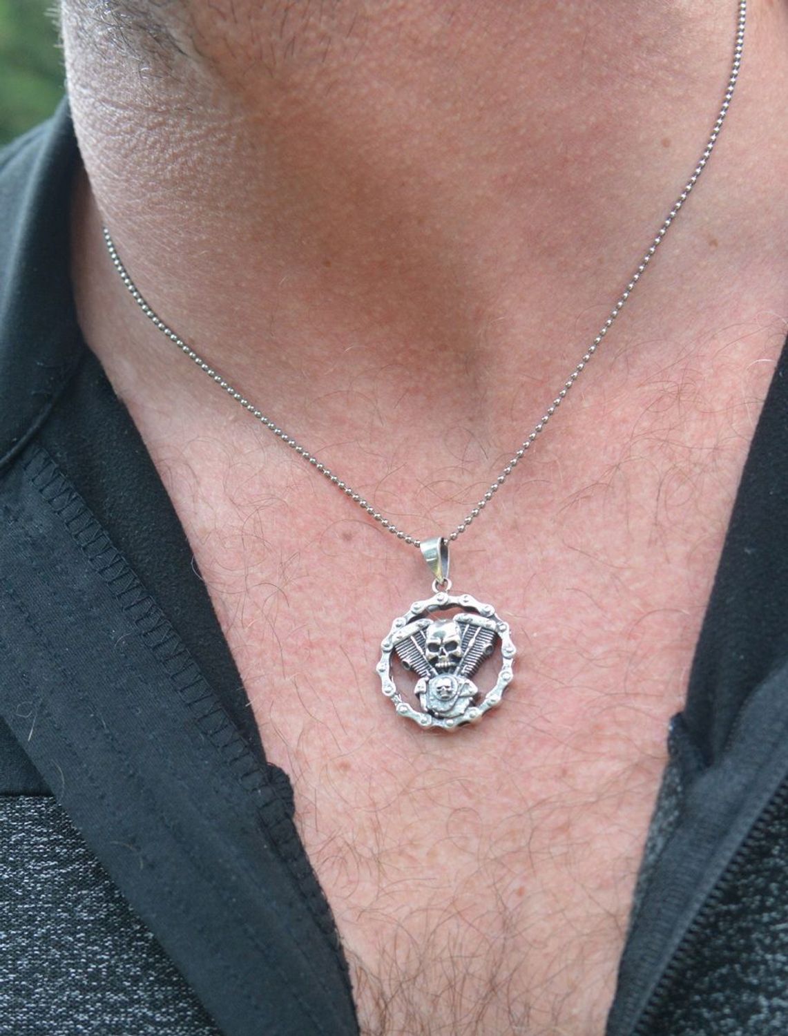 Zawieszka motocyklowa DIA-ZAW-12987-925 Czaszka Silnik V-Twin – stal nierdzewna biker gothic.jpg