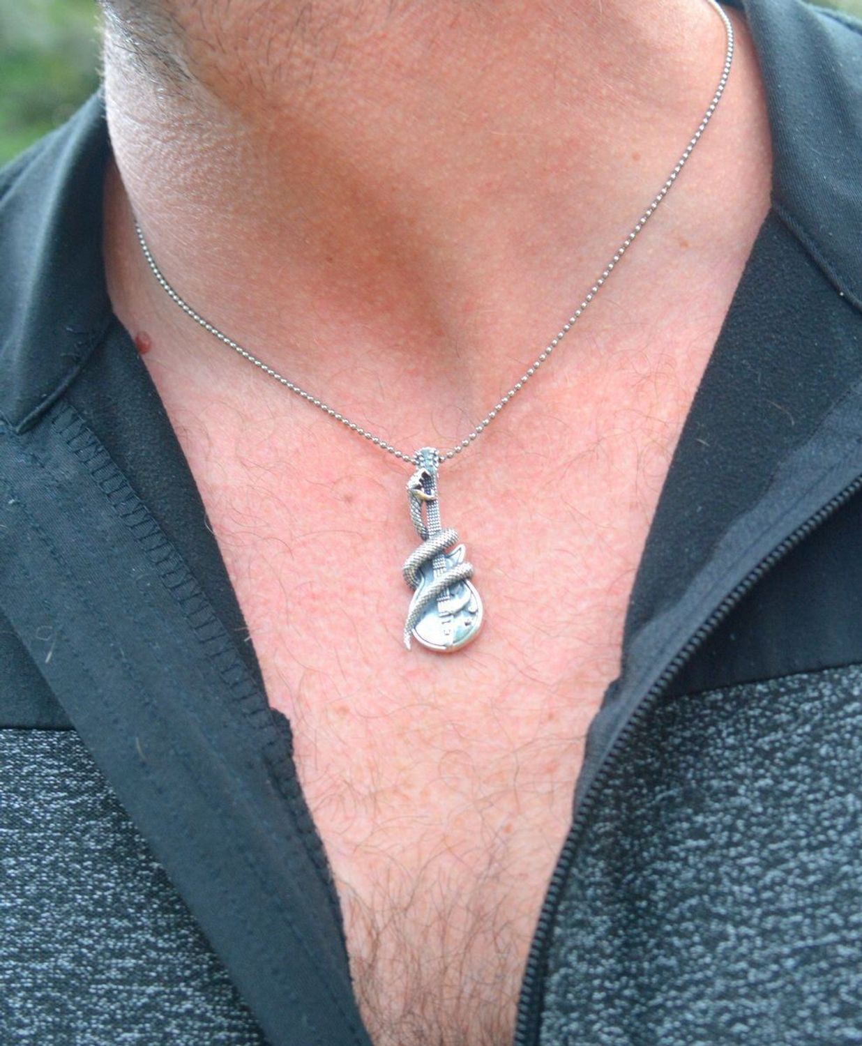 Srebrna zawieszka gitara z wężem DIA-ZAW-12989-925  Męska biżuteria rockowa – Srebro 925.jpg