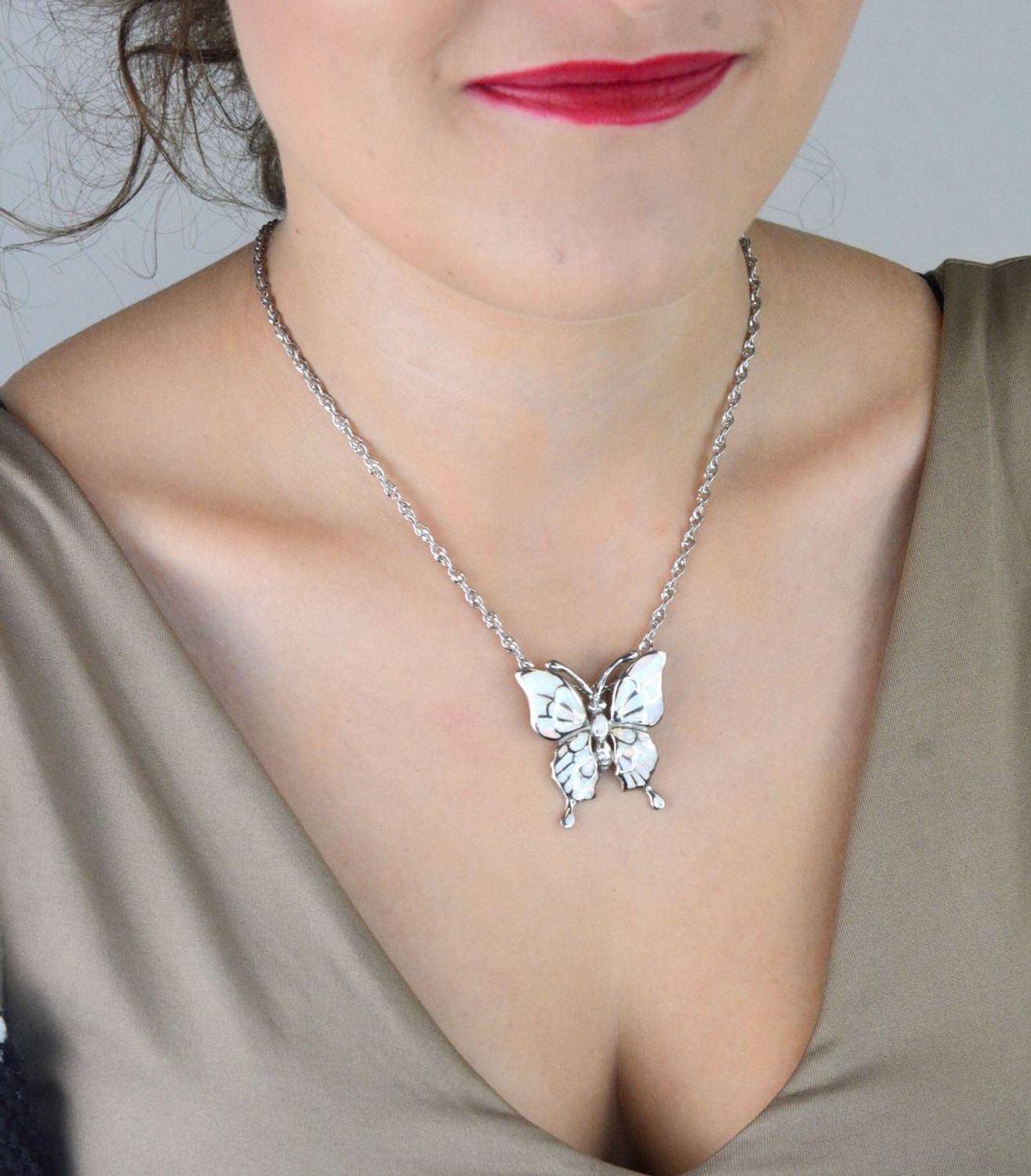 Srebrna zawieszka motyl z opalem 925 – elegancka biżuteria damska.jpg