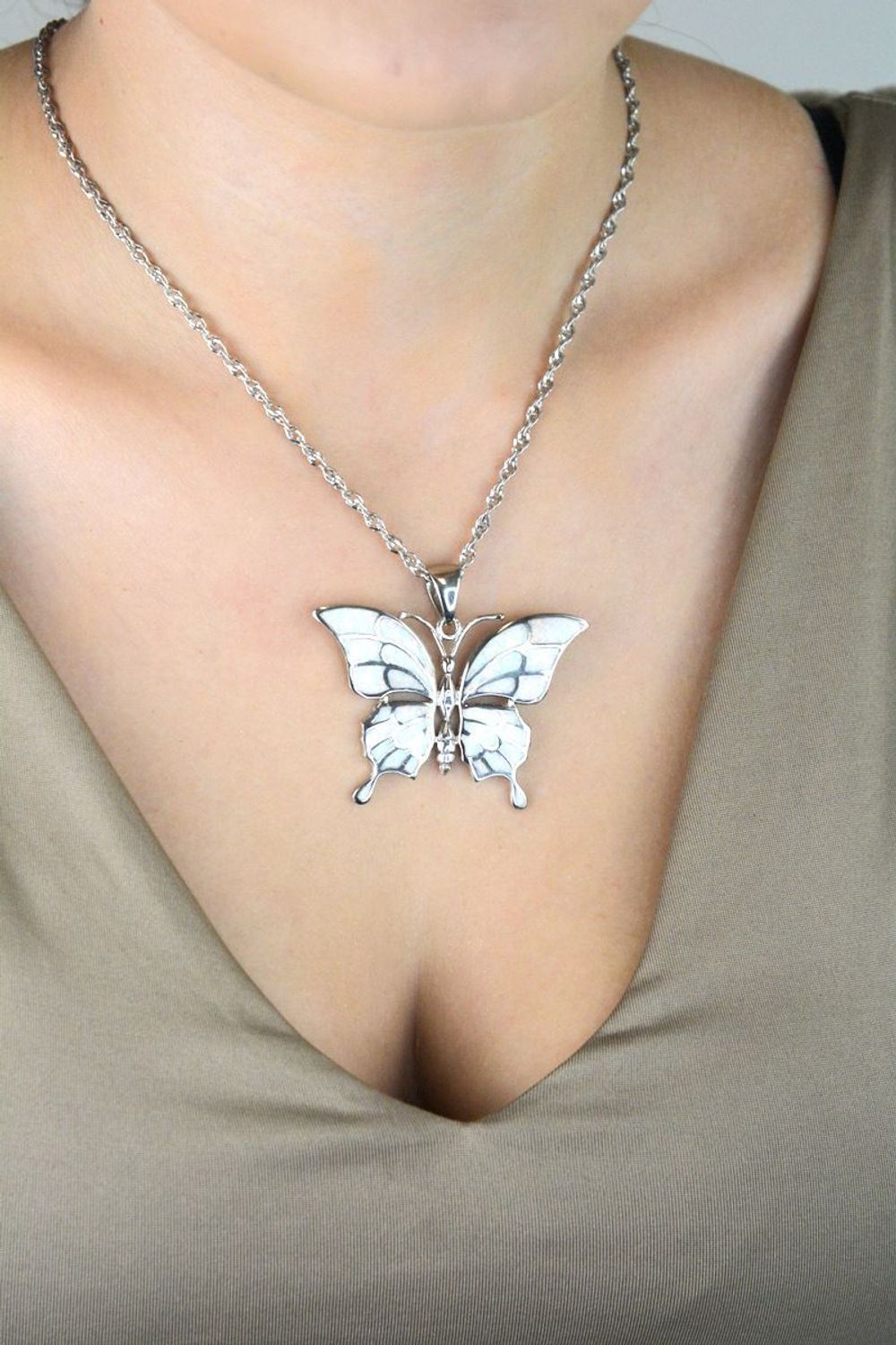 Duża srebrna zawieszka motyl z opalem 925 – efektowna biżuteria damska.jpg