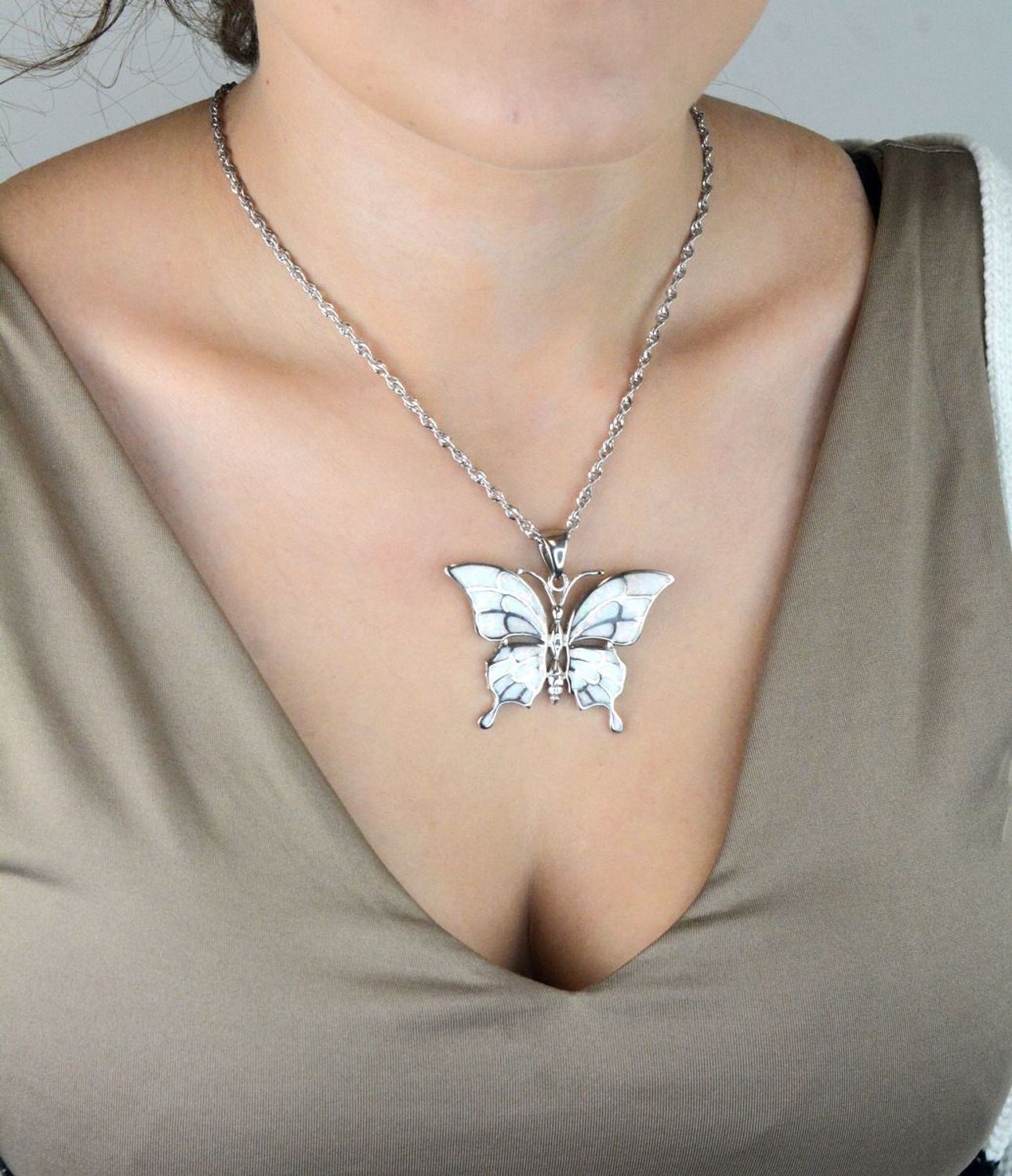 Duża srebrna zawieszka motyl z opalem 925 – efektowna biżuteria damska.jpg