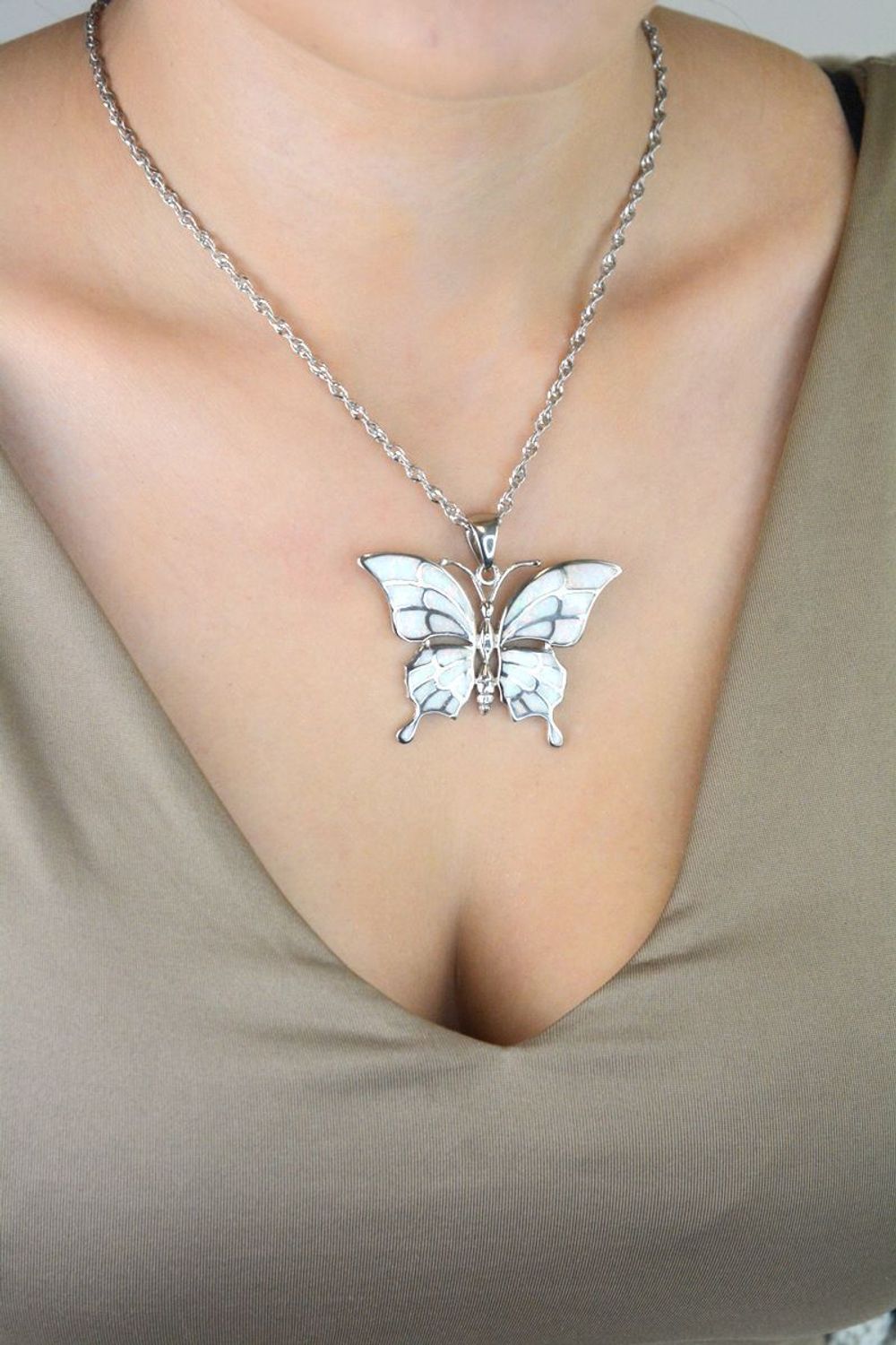 Duża srebrna zawieszka motyl z opalem 925 – efektowna biżuteria damska.jpg