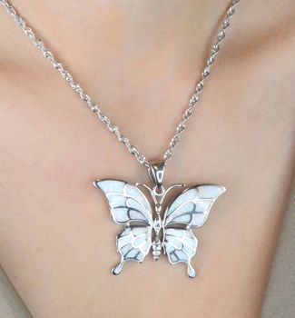 Efektowna srebrna zawieszka damska w kształcie motyla z opalem. Duży format, srebro próby 925, wyjątkowy motyw natury. Idealna na prezent i do eleganckich stylizacji (5).JPG