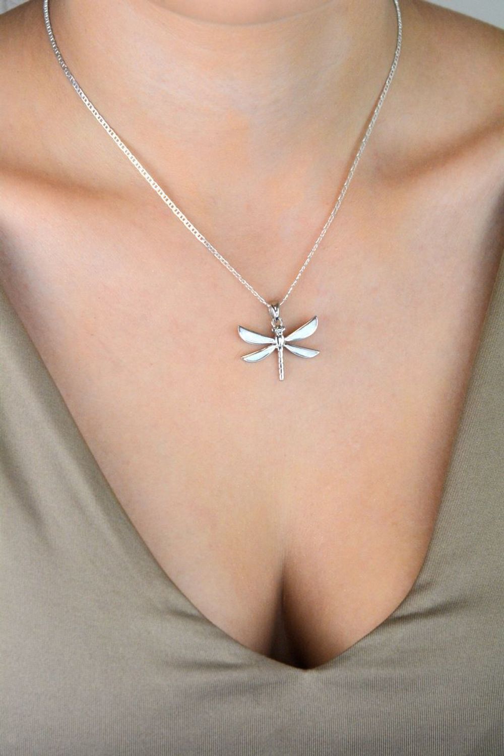 Srebrna zawieszka ważka z opalem 925 – delikatna, subtelna biżuteria.jpg