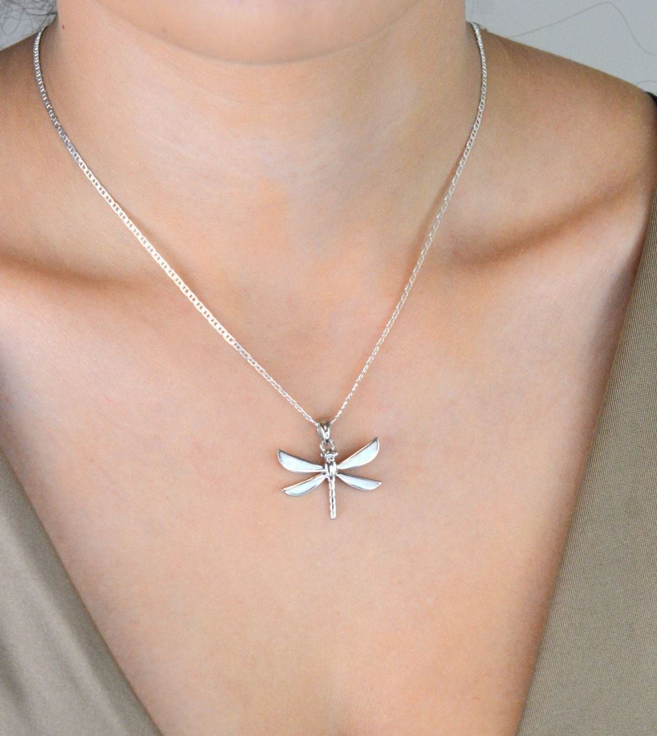 Srebrna zawieszka ważka z opalem 925 – delikatna, subtelna biżuteria.jpg