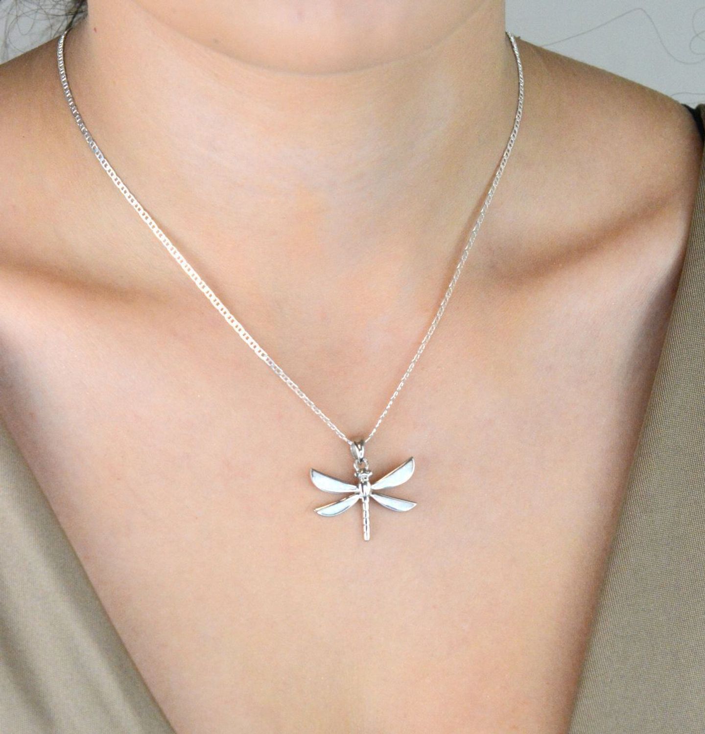 Srebrna zawieszka ważka z opalem 925 – delikatna, subtelna biżuteria.jpg