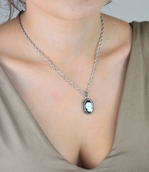 Srebrna zawieszka z motywem KAMEA – Pani Walewska. Onyks, masa perłowa, markazyty. Styl retro w eleganckim wydaniu. Biżuteria damska srebrna 925 (2).JPG