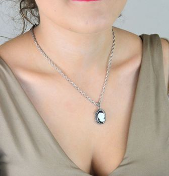 Srebrna zawieszka z motywem KAMEA – Pani Walewska. Onyks, masa perłowa, markazyty. Styl retro w eleganckim wydaniu. Biżuteria damska srebrna 925 (3).JPG