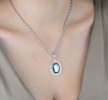 Elegancka srebrna zawieszka z motywem KAMEA – Pani Walewska. Onyx, masa perłowa, srebro próby 925. Klasyczny dodatek dla kobiet ceniących styl i elegancję. „Pani Walewska” (2).JPG
