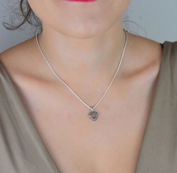 Zawieszka w kształcie serca ze srebra 925, ozdobiona markazytami. Idealna jako prezent lub romantyczny dodatek do Twojej biżuterii. Sprawdź już teraz! (2).JPG