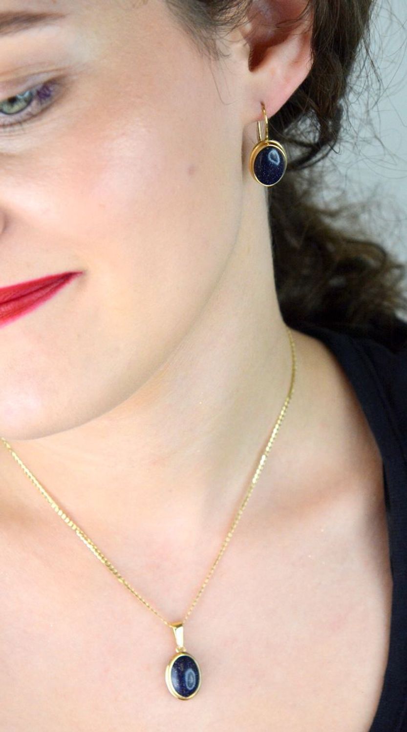 Złota zawieszka damska próby 585 o owalnym kształcie „Noc Kairu”. Model DIA-ZAW-13283-585 – 2,75g, długość 2,5 cm. Stylowa i trwała biżuteria na co dzień i na prezent.1.jpg