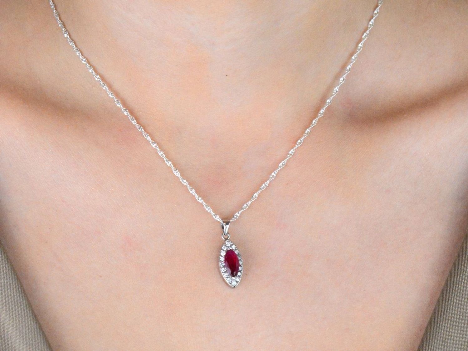 Srebrna zawieszka łezka z czerwoną cyrkonią  Srebro 925, elegancka.jpg