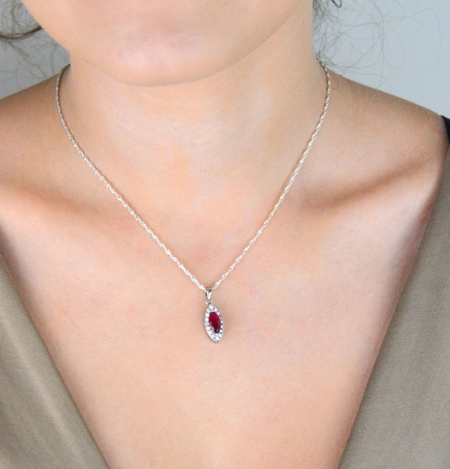 Srebrna zawieszka łezka z czerwoną cyrkonią  Srebro 925, elegancka.jpg