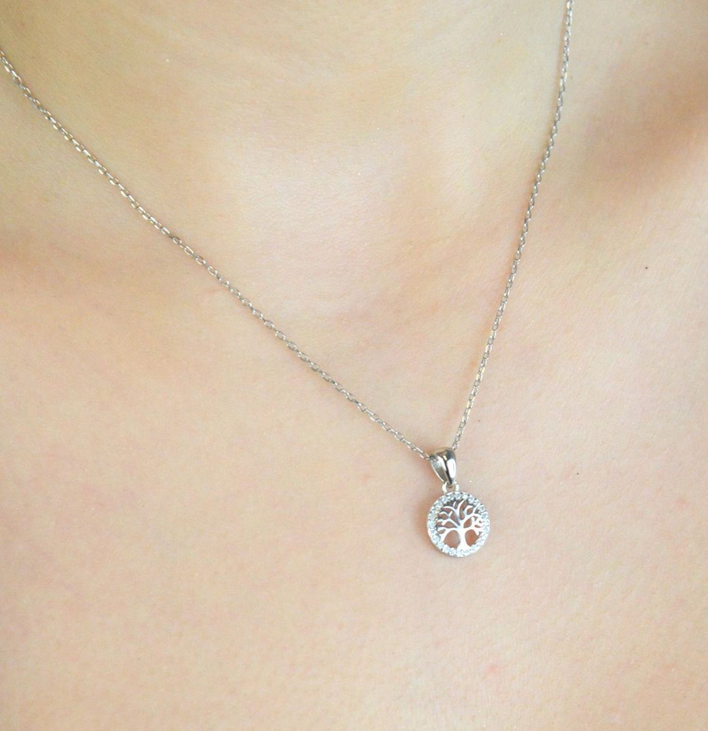 Zawieszka damska srebrna Ag 925 okrągłe drzewko szczęścia z cyrkoniami.jpg