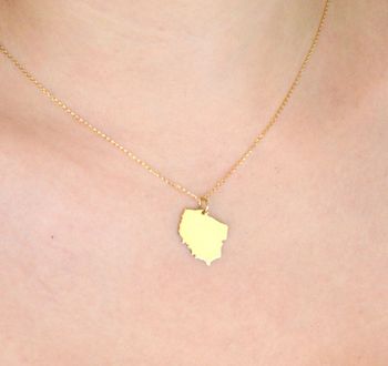 Złota zawieszka w kształcie mapy Polski z próby 585. Elegancka i symboliczna ozdoba na szyję – idealna na co dzień i na prezent. Waga 0,78 g, długość 2 cm (2).JPG