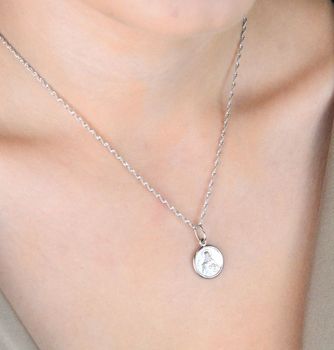 Srebrny medalik szkaplerz – okrągły, dwustronna zawieszka z wizerunkami świętych. Wykonany ze srebra próby 925, średnica 1,5 cm. Idealny prezent sakralny. Prezent na Chrzest, Komunię Św (5).JPG