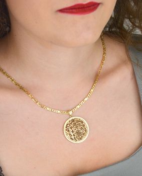 Złota zawieszka damska próby 585 z ażurowym wzorem. Okrągła forma, średnica 3,4 cm, elegancki design i precyzyjne wykonanie. Idealna do łańcuszka (2).JPG