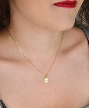 Złota zawieszka próby 585 w kształcie koniczynki z ozdobnym wzorem. Długość 1,5 cm, szerokość 9 mm. Lekka, stylowa i pełna uroku – idealna na szczęście (1).JPG