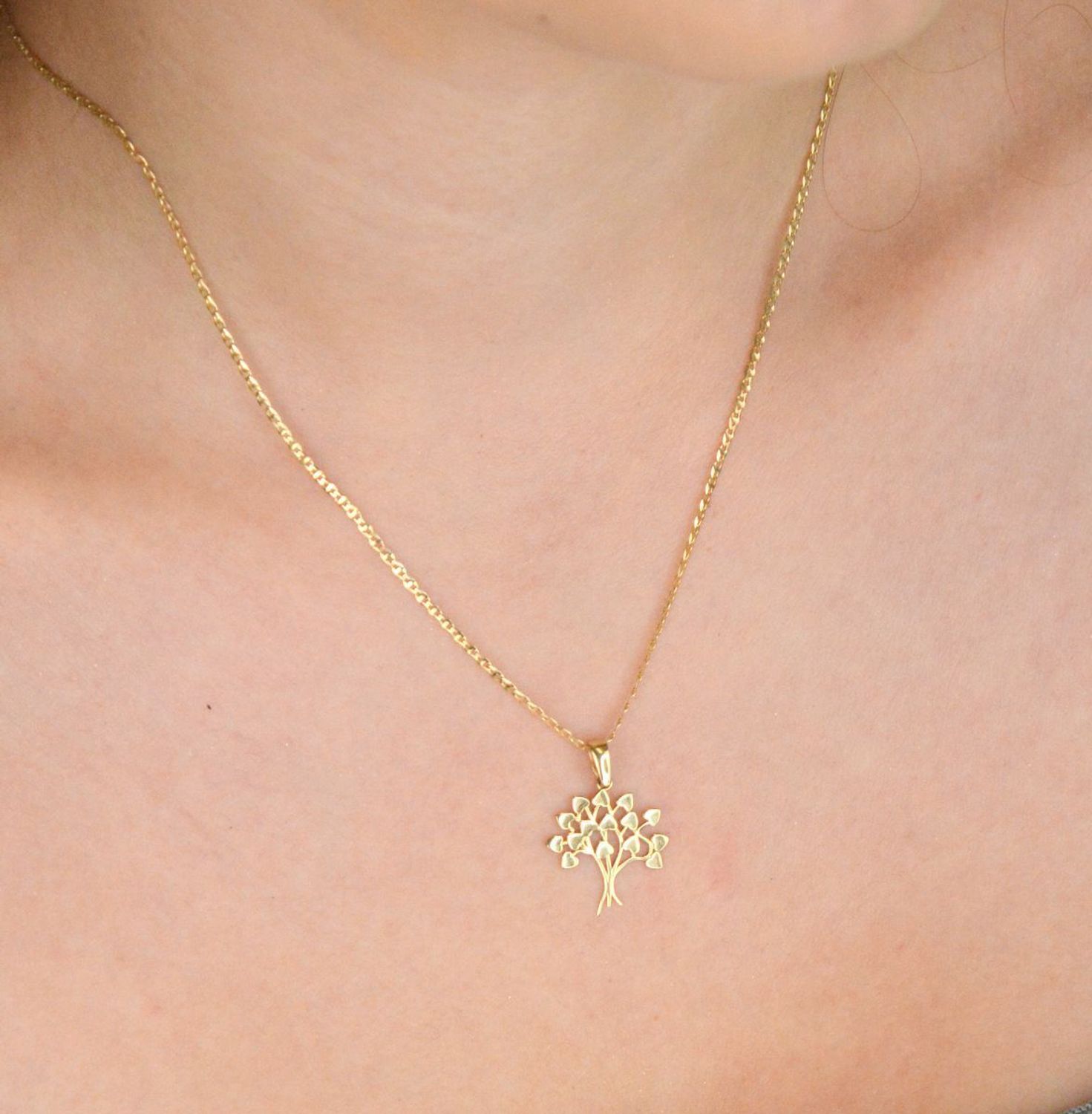 Złota zawieszka drzewko szczęścia z żółtego złota próby 585. Długość 2,2 cm, waga 0,99 g. Symbol pomyślności i harmonii – idealny prezent na każdą okazję.1.jpg