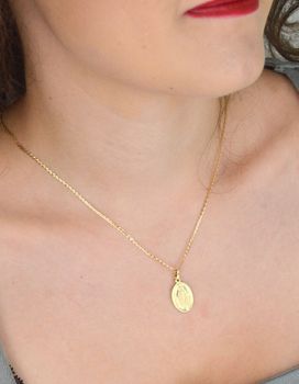 Złoty medalik Matki Boskiej Cudownej próby 585. Klasyczna zawieszka o długości 2,5 cm, szerokości 1,2 cm i wadze 1,72 g. Symbol wiary i ochrony (3).JPG