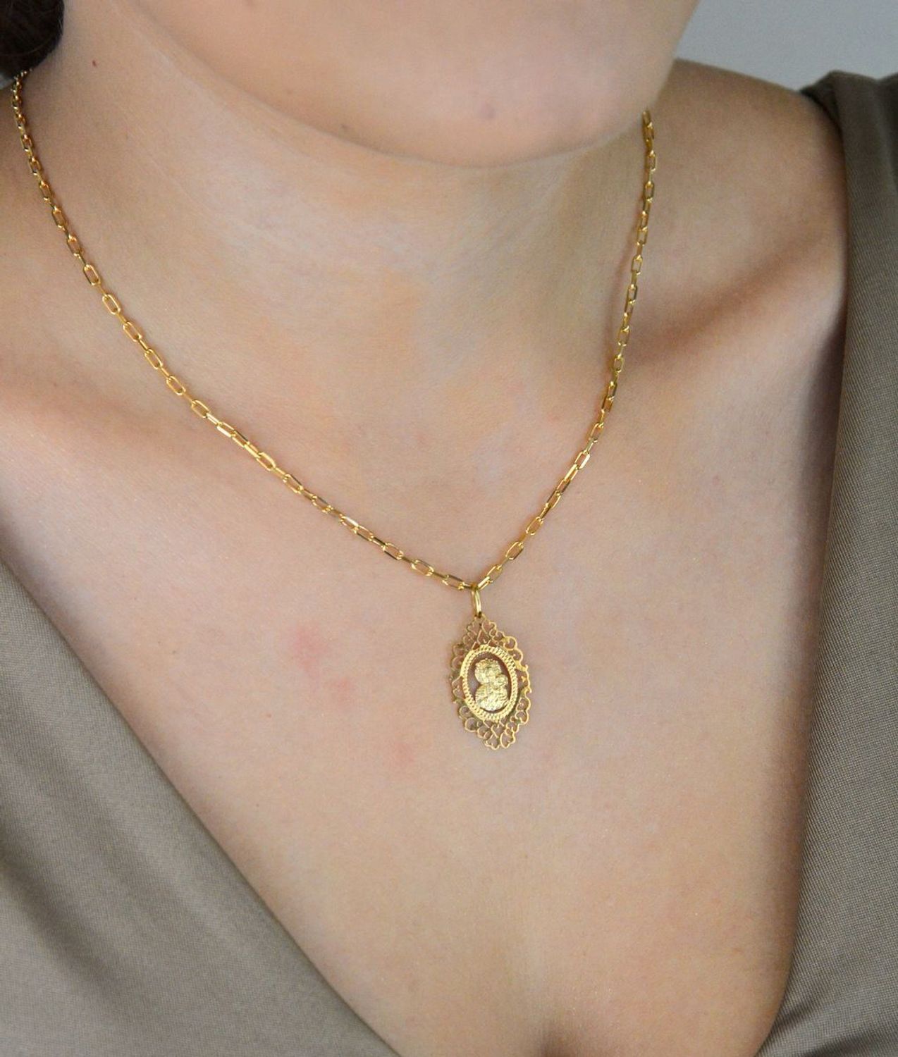 Złoty ażurowy medalik z Matką Boską - elegancka zawieszka 2,9cm, 0,74g.jpg