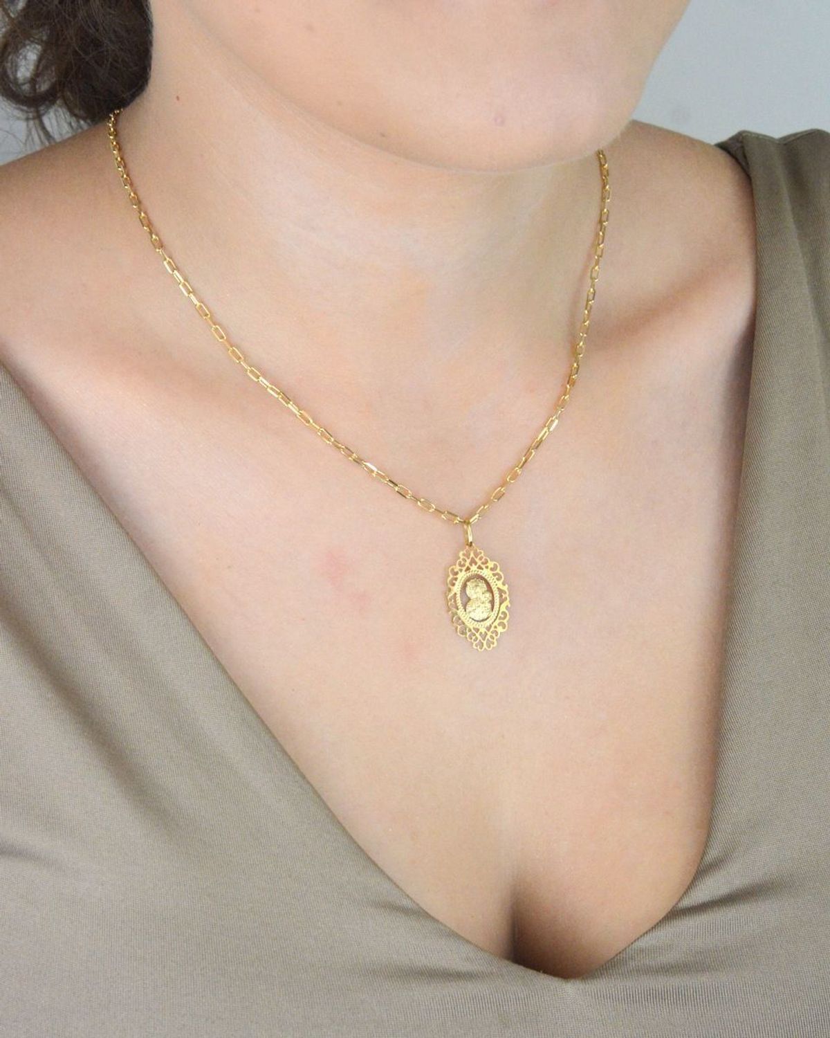 Złoty ażurowy medalik z Matką Boską - elegancka zawieszka 2,9cm, 0,74g.jpg