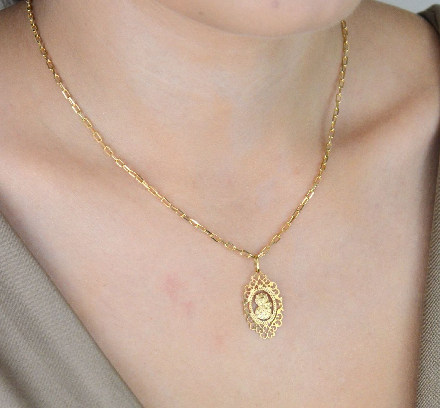 Złoty ażurowy medalik z Matką Boską - elegancka zawieszka 2,9cm, 0,74g.jpg