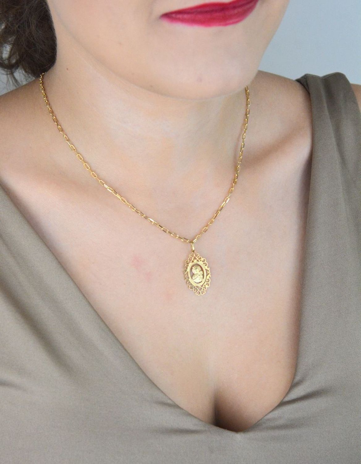 Złoty ażurowy medalik z Matką Boską - elegancka zawieszka 2,9cm, 0,74g.jpg