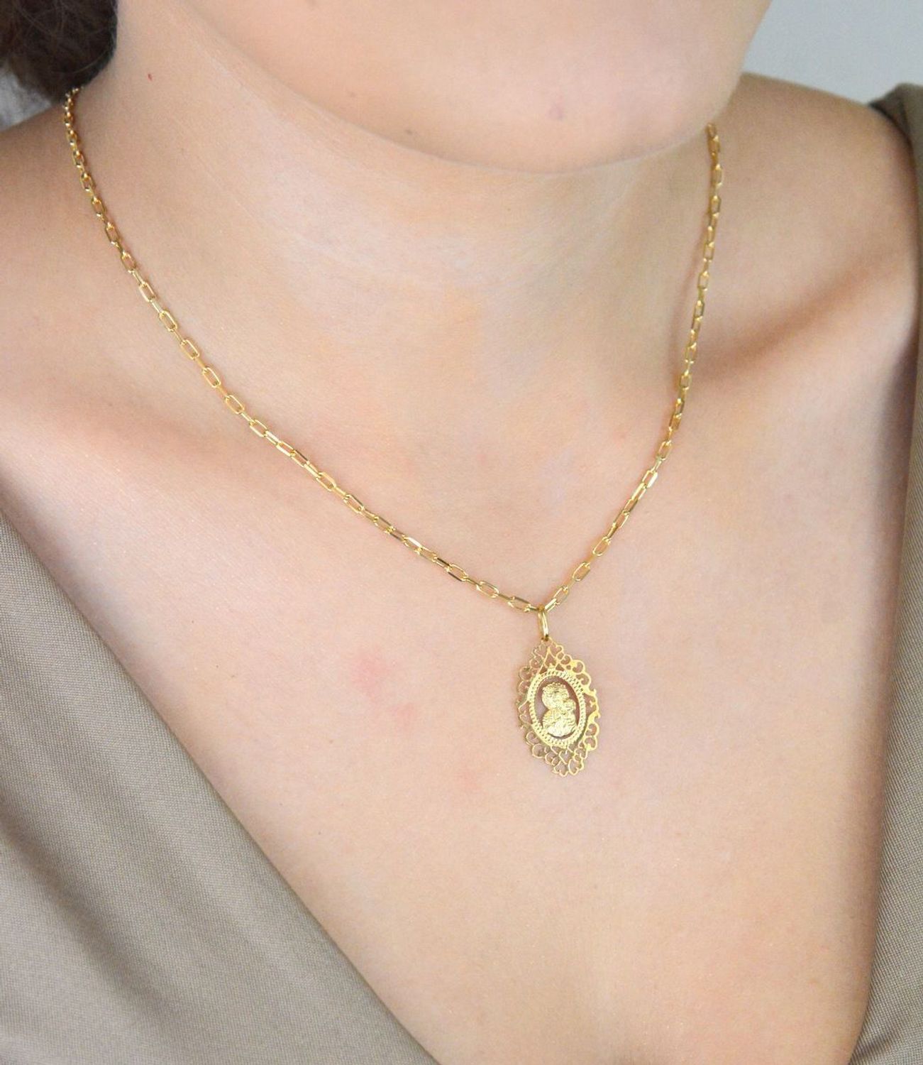 Złoty ażurowy medalik z Matką Boską - elegancka zawieszka 2,9cm, 0,74g.jpg