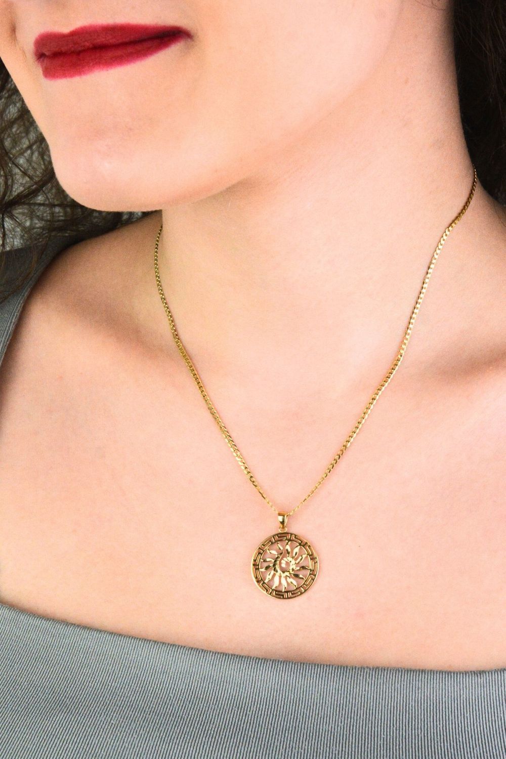 Złota zawieszka Słońce z drogą grecką  Złoto próby 585.jpg