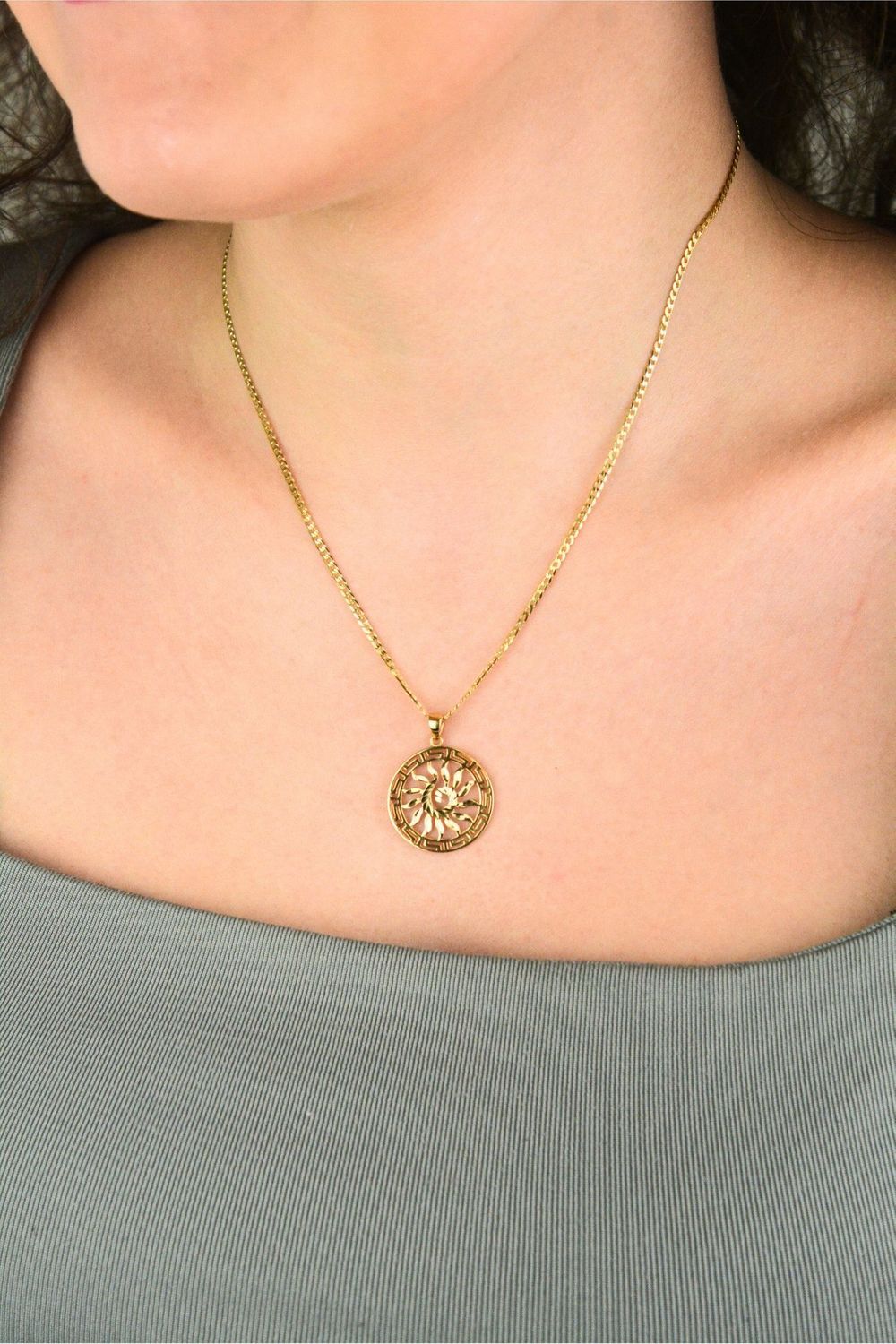 Złota zawieszka Słońce z drogą grecką  Złoto próby 585.jpg