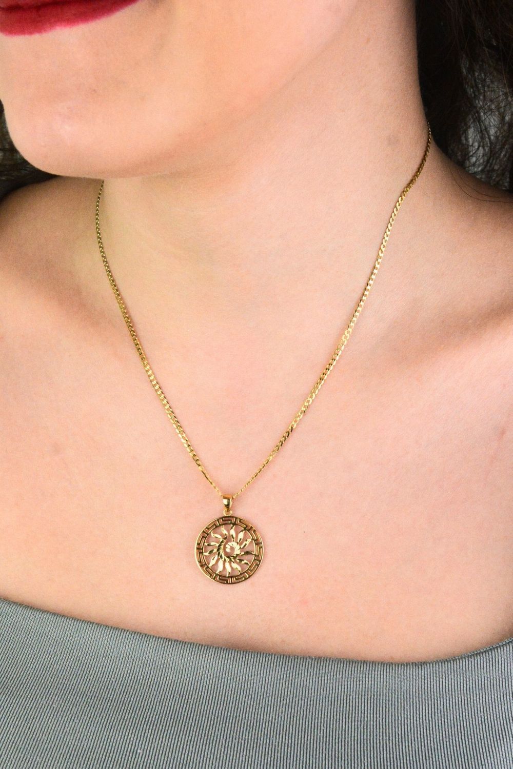 Złota zawieszka Słońce z drogą grecką  Złoto próby 585.jpg