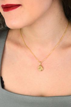 Elegancka ażurowa złota łezka z motywem kwiatów. Złoto próby 585, waga 1,39 g, długość 2 cm. Subtelna biżuteria idealna na prezent ✨ (2).jpg