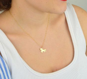 Stylowa zawieszka złota próby 585, model DIA-ZAW-13686-585 w kształcie konia. Wymiary 1,8 x 1,5 cm, waga 0,54 g. Idealna na prezent lub do codziennego noszenia (5).JPG