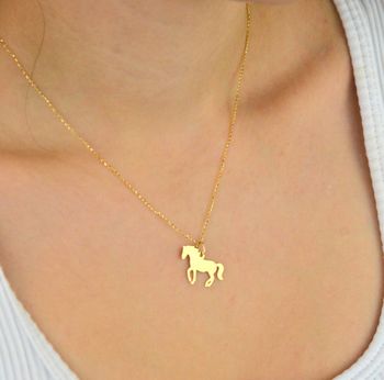 Stylowa zawieszka złota próby 585, model DIA-ZAW-13687-585 w kształcie konika. Wymiary 2,0 x 1,7 cm, waga 0,56 g. Idealna na prezent lub do codziennego noszenia (5).JPG