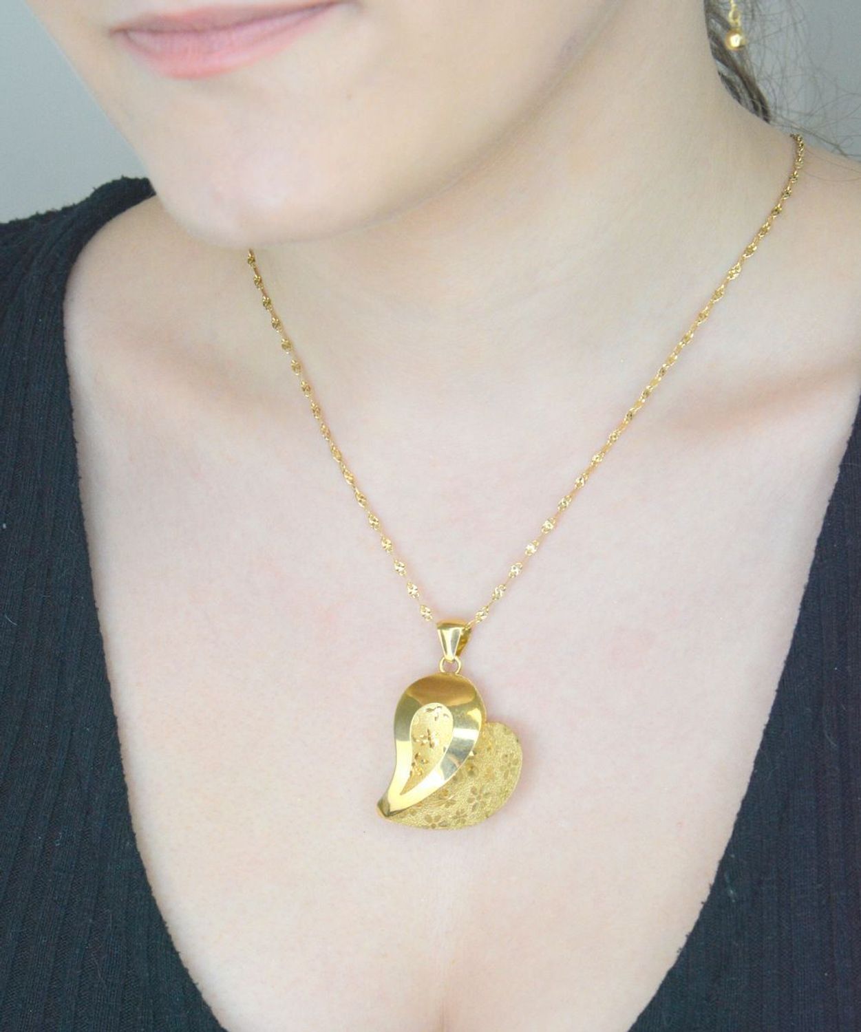 Zawieszka kwiatek i serce białe złoto nierodowane próba 585 DIA-ZAW-0905-585. Złoty wisiorek został wykonany z wysokiej jakości złota próby 585. 1.jpg