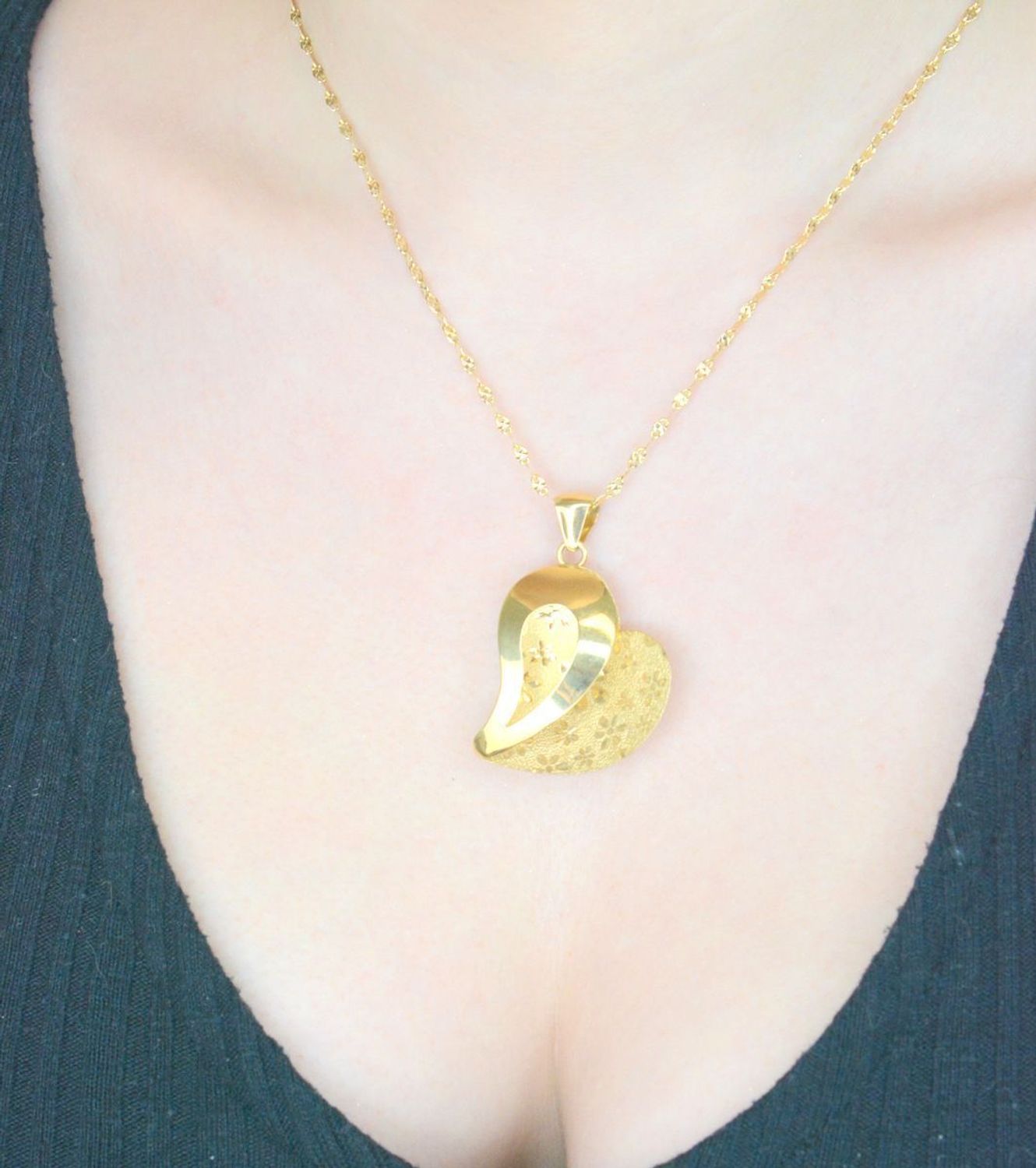 Zawieszka kwiatek i serce białe złoto nierodowane próba 585 DIA-ZAW-0905-585. Złoty wisiorek został wykonany z wysokiej jakości złota próby 585. 1.jpg