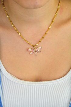 Złota zawieszka damska 585 w kształcie różowego motyla, zdobiona emalią. 3x2 cm, 0,74 g. Uroczy, elegancki dodatek idealny do łańcuszka (1).JPG