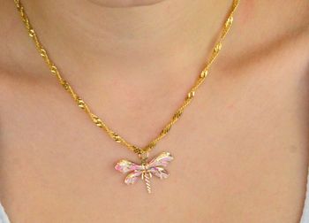 Złota zawieszka damska 585 w kształcie różowego motyla, zdobiona emalią. 3x2 cm, 0,74 g. Uroczy, elegancki dodatek idealny do łańcuszka (6).JPG