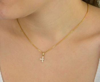 Zawieszka złota DIA-ZAW-13727-585 – kwiatek w cyrkonie. Wymiary 1,6 cm x 1,0 cm, waga 0,55 g. Subtelna i elegancka biżuteria, idealna na prezent (1).JPG