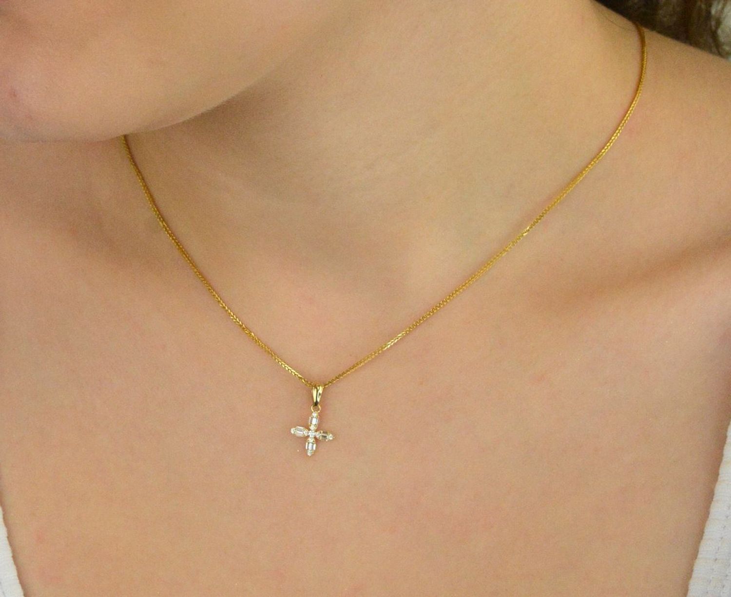 Zawieszka złota DIA-ZAW-13727-585 – kwiatek w cyrkonie.jpg