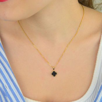 Zawieszka damska złota DIA-ZAW-13729-585 – koniczynka z czarnym kamieniem syntetycznym. Wymiary 1,8 cm x 1,0 cm, waga 1,34 g. Subtelna i elegancka biżuteria, idealna na prezent (2).JPG